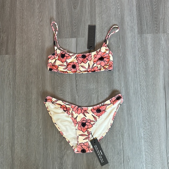 Floral velvet with normal bottom swimsuit set. - Picture 9 of 14